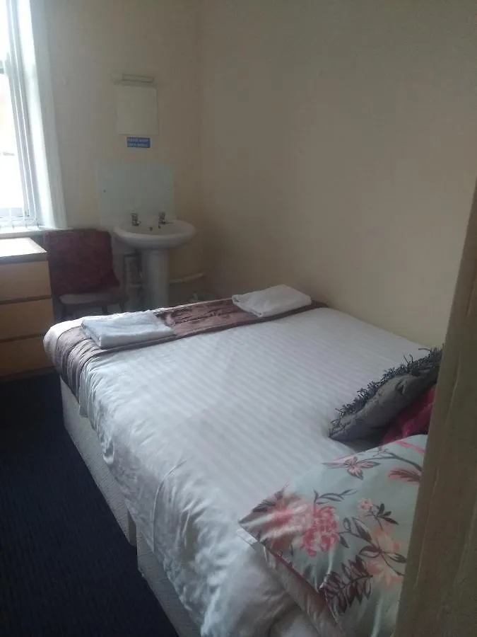 Lark Inn Blackpool 3*,