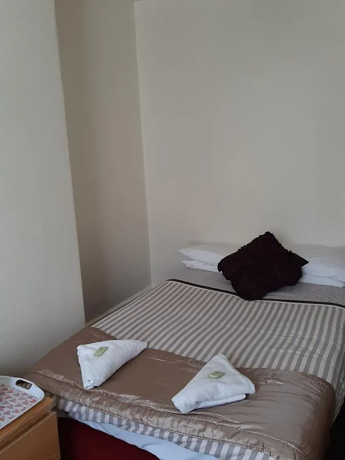 Lark Inn Blackpool Guest house