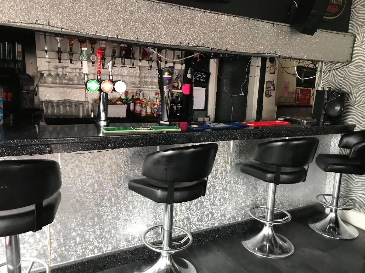 Lark Inn Blackpool 3*,